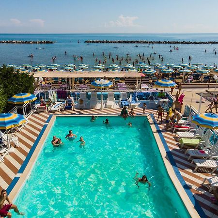 Bikini Tropicana Family Hotel Лідо-ді-Савіо Екстер'єр фото
