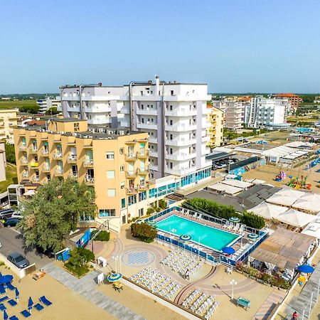 Bikini Tropicana Family Hotel Лідо-ді-Савіо Екстер'єр фото