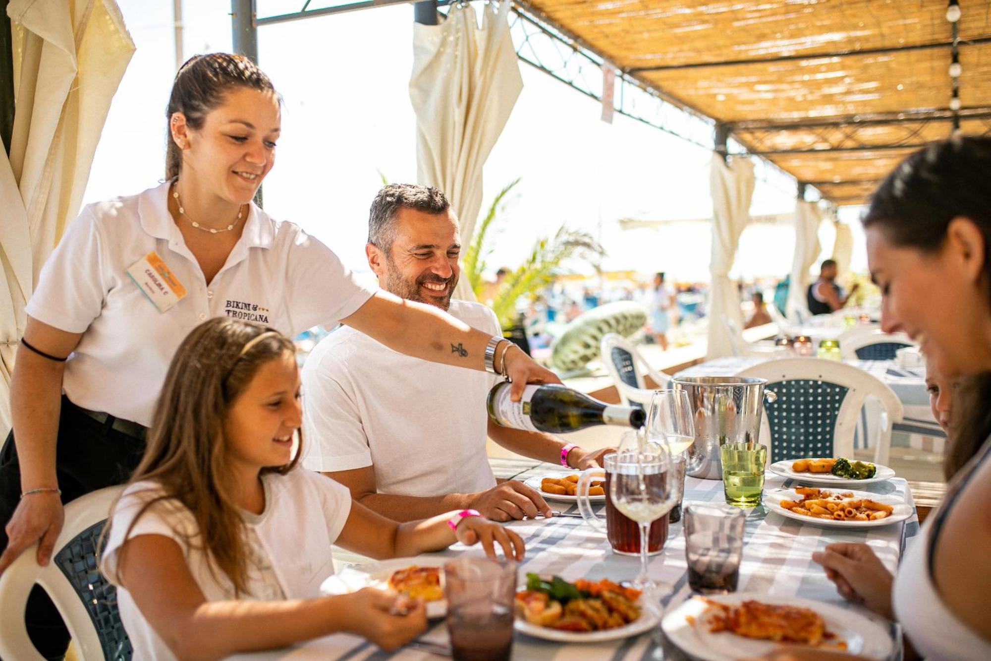 Bikini Tropicana Family Hotel Лідо-ді-Савіо Екстер'єр фото
