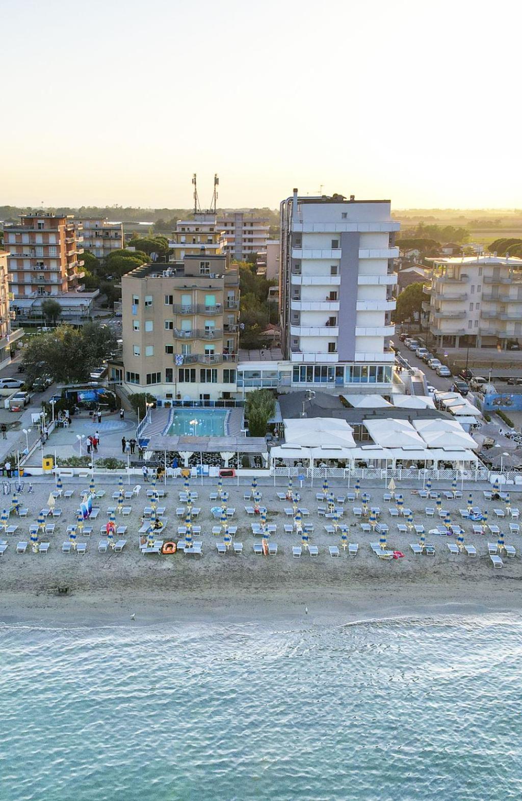 Bikini Tropicana Family Hotel Лідо-ді-Савіо Екстер'єр фото
